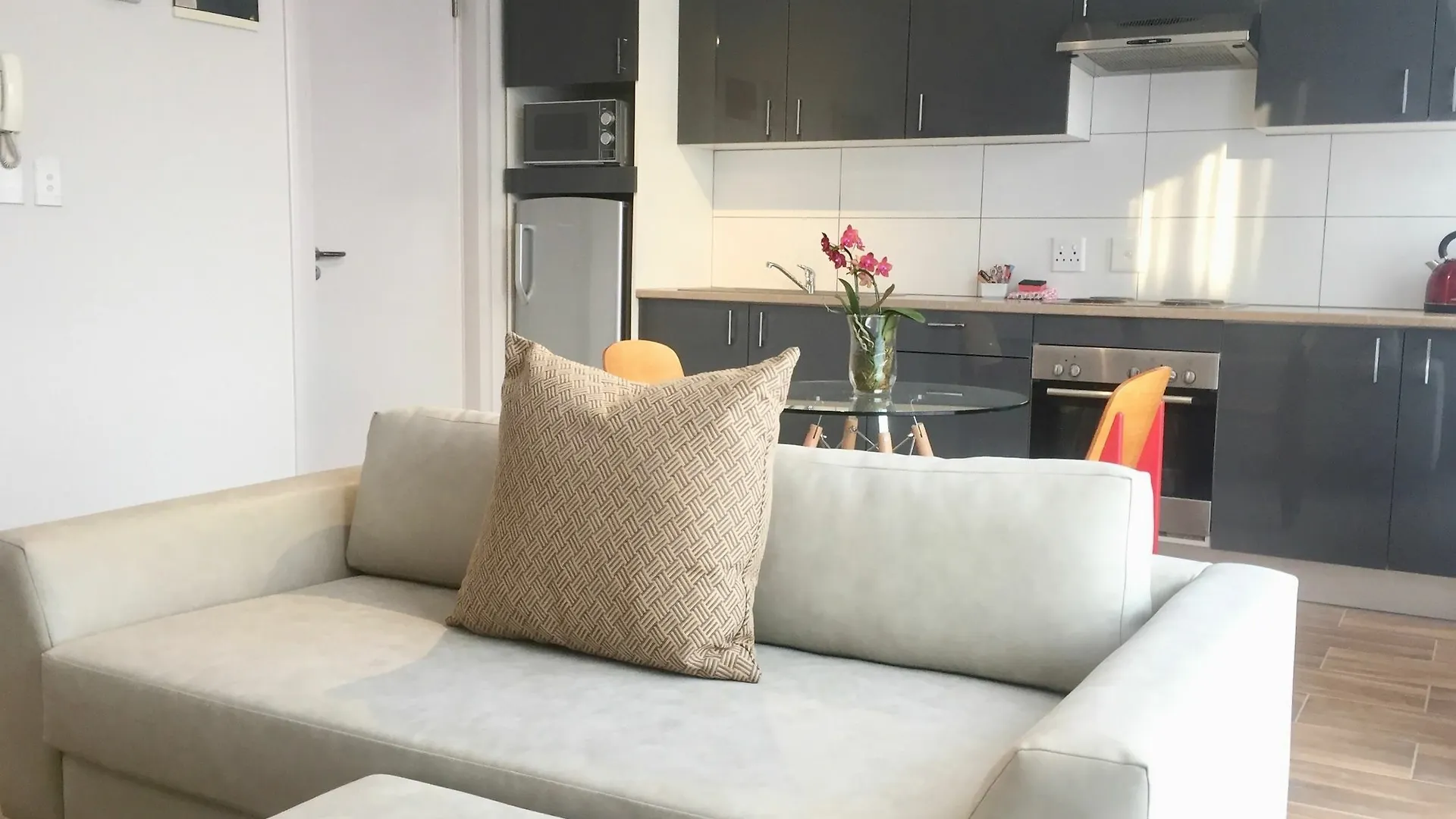 Apartment Urban Oasis At The Square